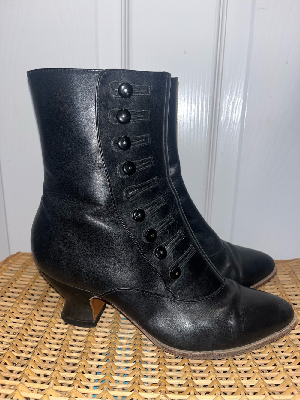 AMERICAN DUCHESS Tavistock Victorian style button boots in Black